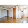 居室・リビング　同じ建物の別なお部屋