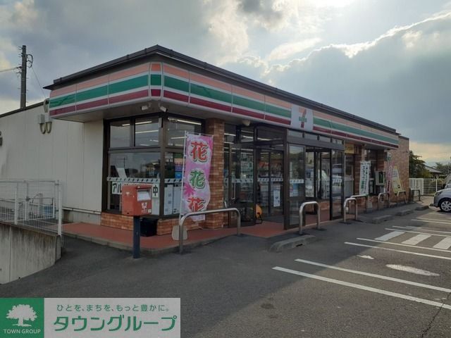 コンビニ　セブンイレブン前橋北代田町店（コンビニ）まで810m