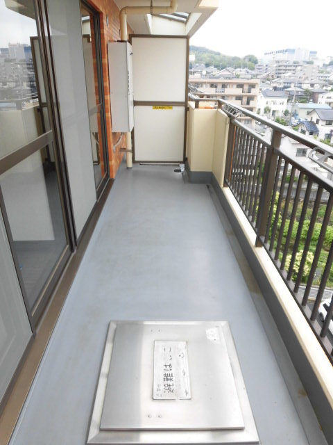 バルコニー　（参考）同一建物内の他の部屋の写真となります。