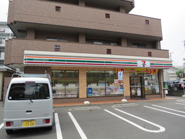 コンビニ　セブンイレブン横浜荏田町店（コンビニ）まで561m