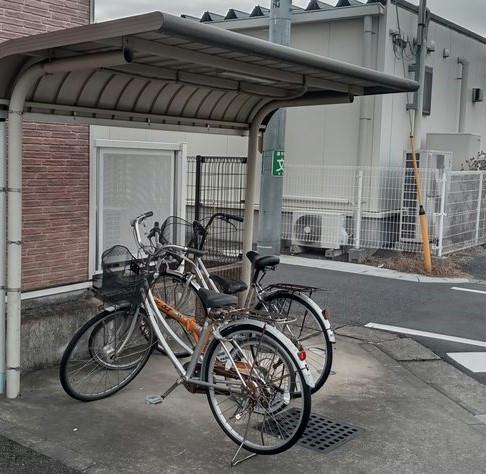 その他共有部分　屋根付き駐輪場完備