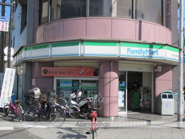 コンビニ　ファミリーマート（コンビニ）まで428m