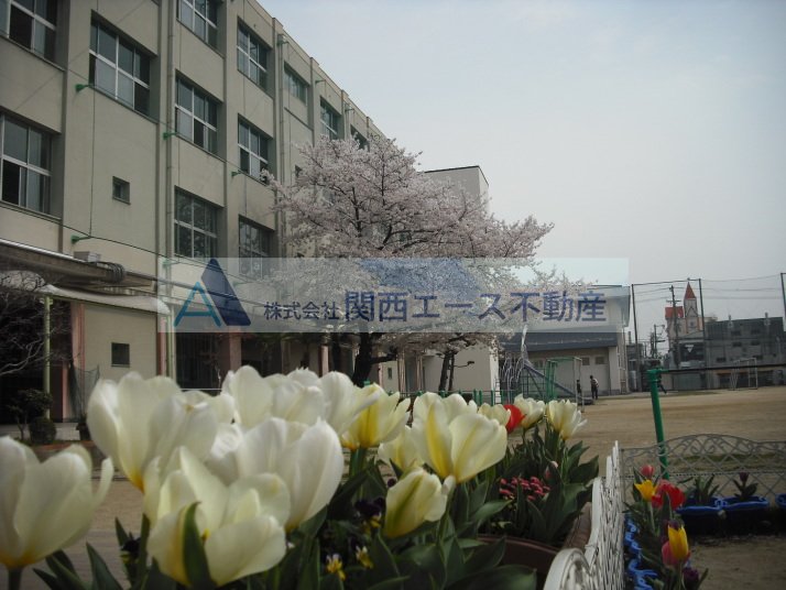 小学校　大阪市立巽南小学校（小学校）まで696m