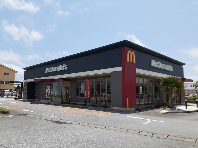 飲食店　マクドナルド具志川店（飲食店）まで750m