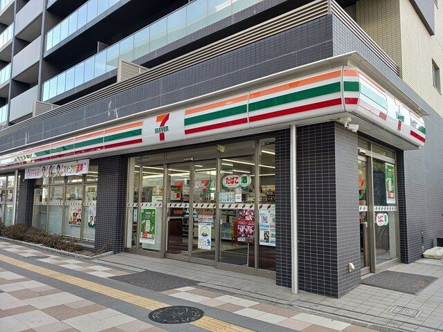 コンビニ　セブン－イレブン（コンビニ）まで739m
