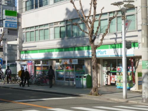 コンビニ　ファミリーマート桃谷駅西店（コンビニ）まで334m