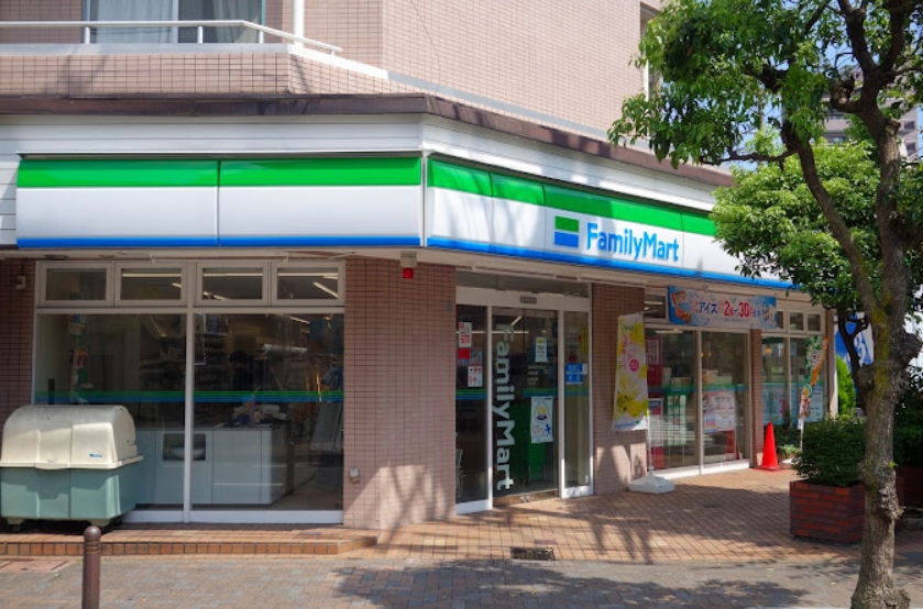 コンビニ　ファミリーマート大森北店（コンビニ）まで507m
