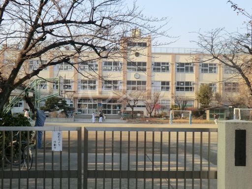 小学校　足立区立大谷田小学校（小学校）まで647m