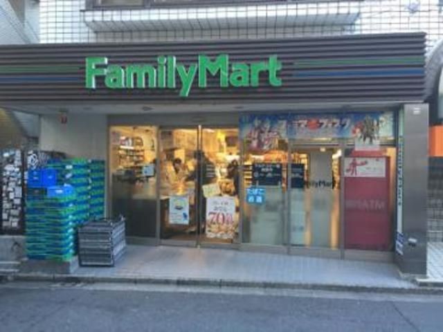 コンビニ　ファミリーマート南青山五丁目店（コンビニ）まで242m