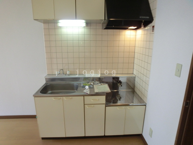 キッチン　キッチン収納アリ