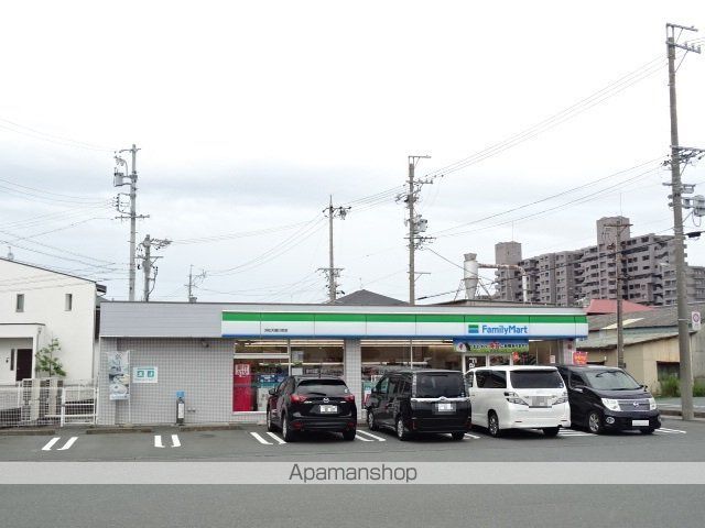 コンビニ　ファミリーマート（コンビニ）まで564m
