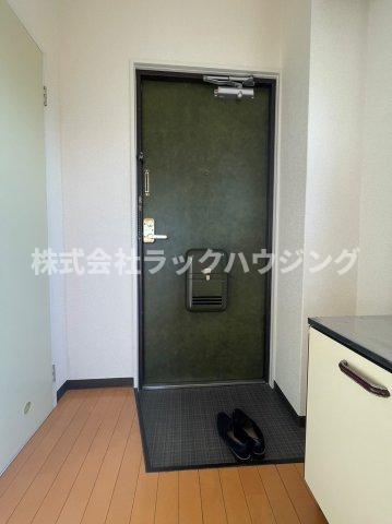 玄関　【お部屋探しはラックハウジングにお問合せ下さいませ】
