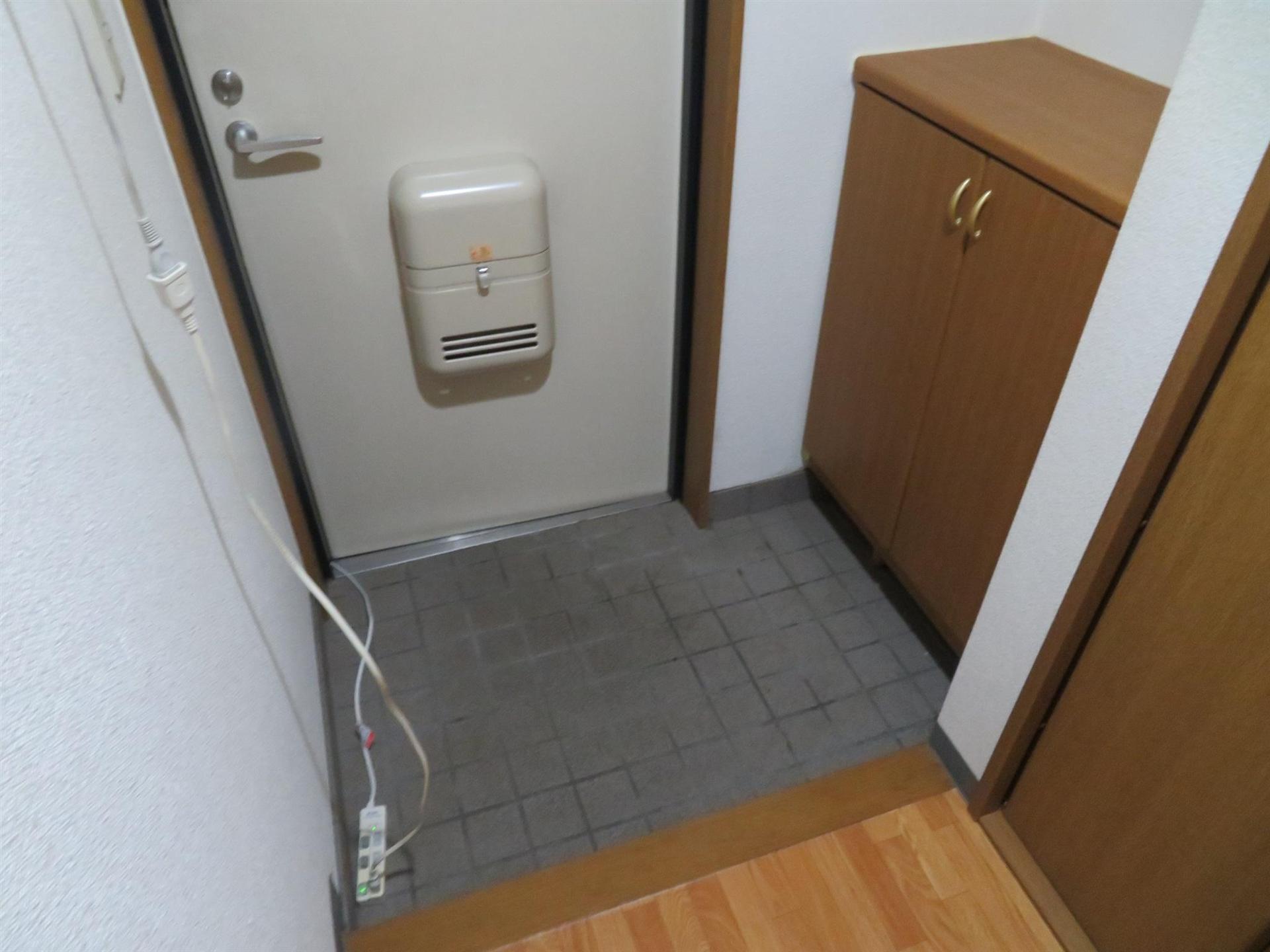 ＪＲ奥羽本線 山形駅 徒歩2分 4階建 築27年の玄関写真