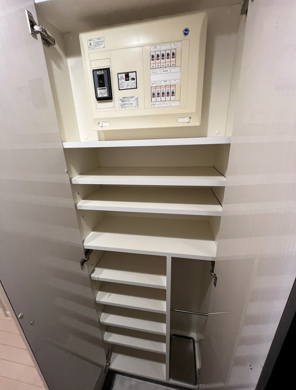 玄関　収納豊富なシューズボックス
