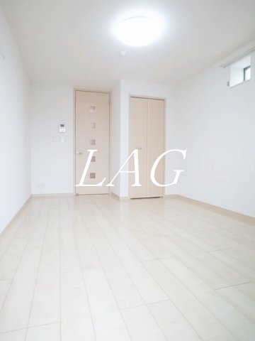 イースト ラディアンスの居間写真