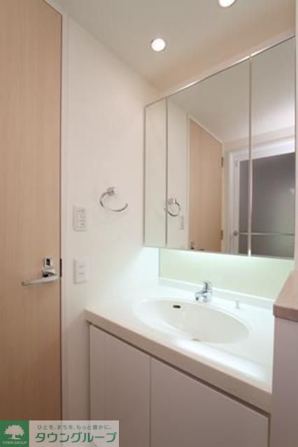 洗面設備　※写真は同タイプ住戸です。