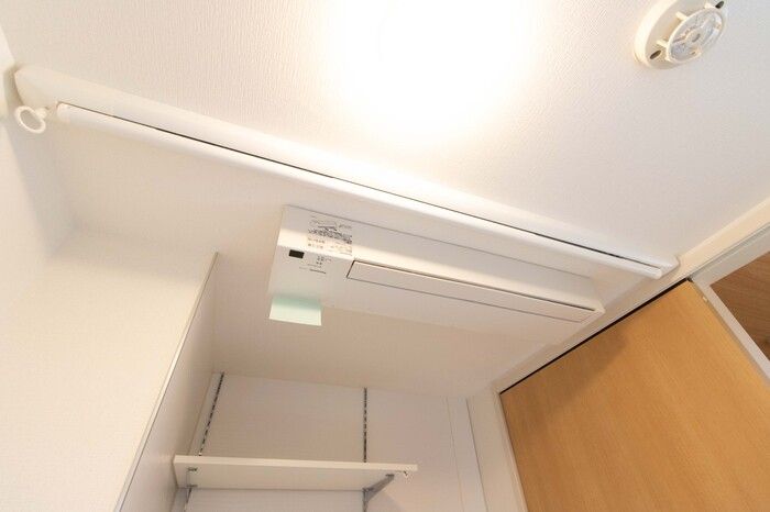 その他設備　部屋干しファン完備で天候を気にせずお洗濯できます♪