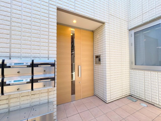 エントランス　★オートロック付きエントランス★