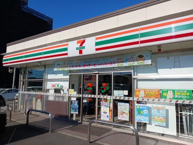コンビニ　セブンイレブン（コンビニ）まで130m