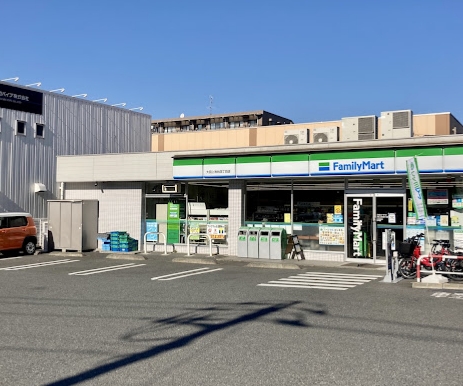 コンビニ　ファミリーマート大田上池台四丁目店（コンビニ）まで666m