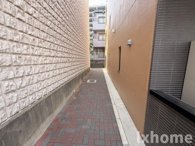 エントランス　落ち着いたエントランスです