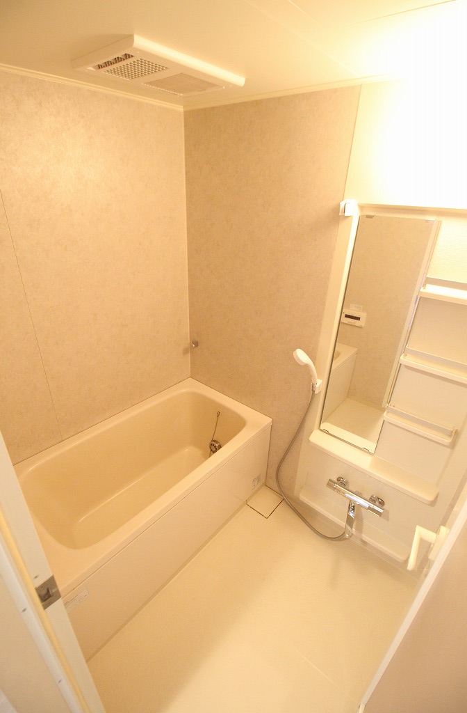 バス・シャワールーム　別のお部屋の写真です