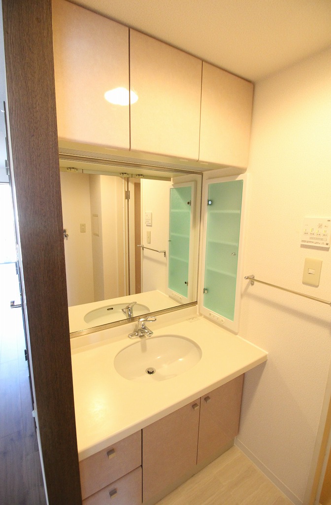 洗面設備　別のお部屋の写真です