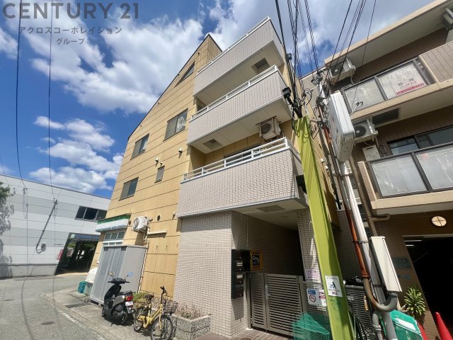 建物外観　１階にコンビニがあり便利♪