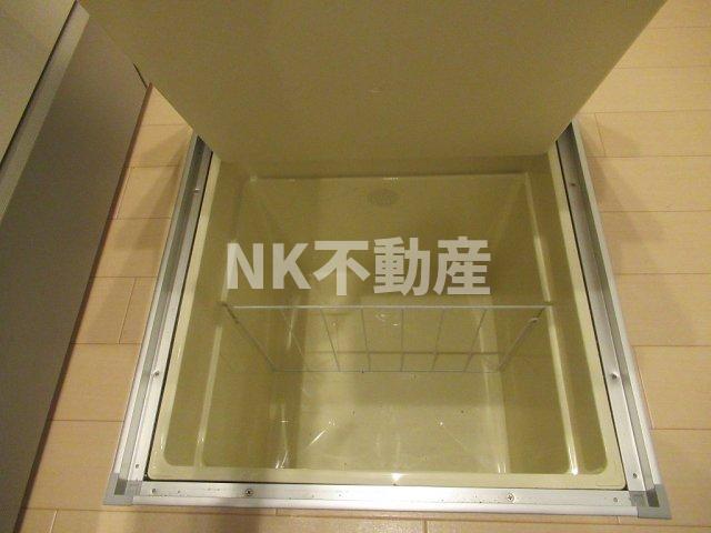 収納　床下収納です