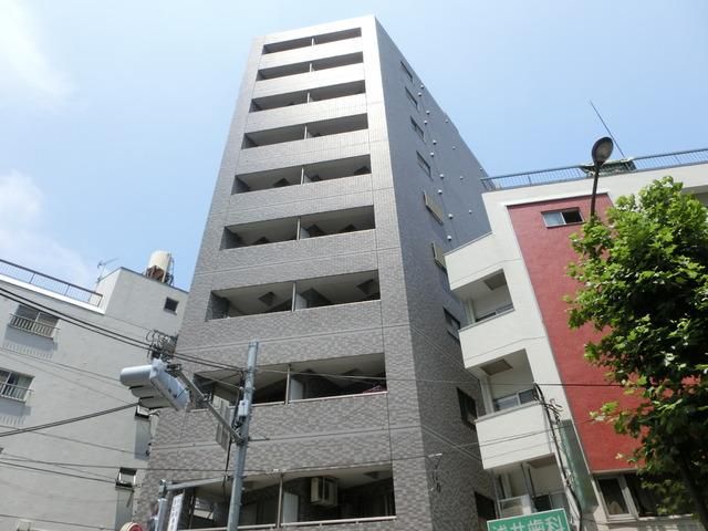 建物外観　総タイル貼りの重厚感溢れる外観
