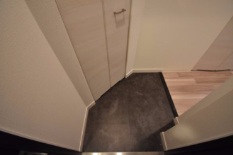 プレサンス南森町ライズの玄関写真