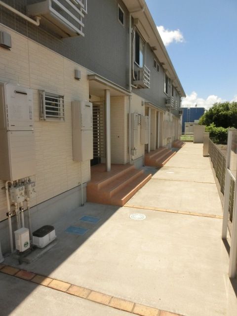 エントランス　玄関へのアプローチ