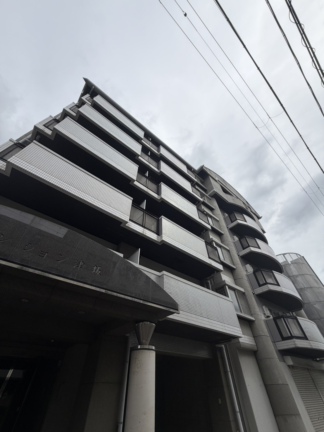 マンション津坂の外観写真