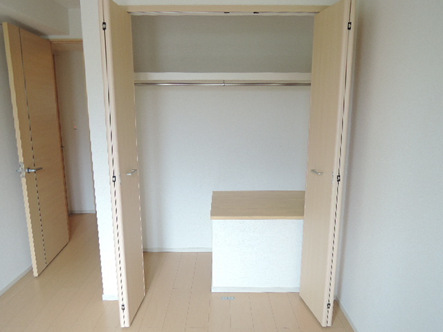 収納　収納量も大きくてコートも掛けれますよ