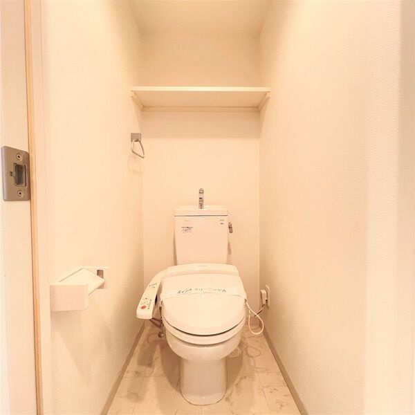 ＪＲ東海道本線 金山駅 徒歩11分 10階建 築18年のトイレ写真