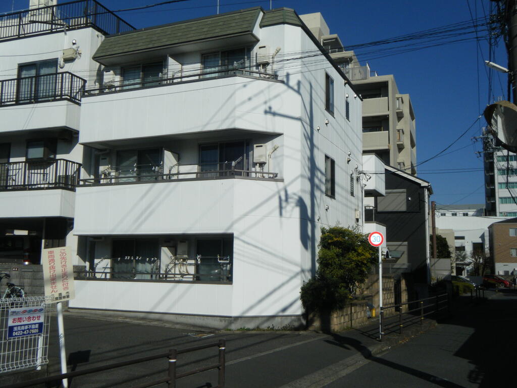 建物外観　南側私道の為陽当り良好