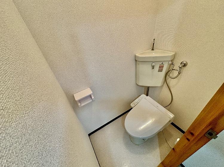 とさでん交通後免線 新木駅 徒歩6分 4階建 築39年のトイレ写真