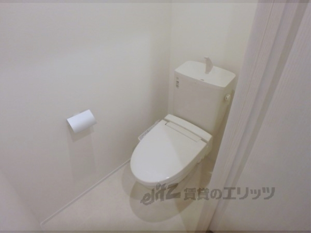 京阪本線 藤森駅 徒歩5分 3階建 築10年のトイレ写真
