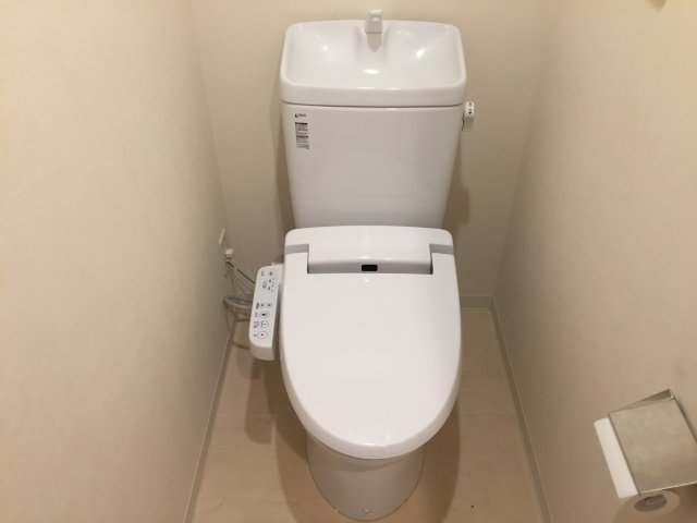 都営新宿線 西大島駅 徒歩7分 14階建 築15年のトイレ写真