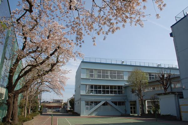 中学校　立川市立第三中学校（中学校）まで1322m