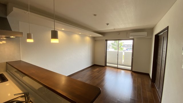 パラシオンの居間写真