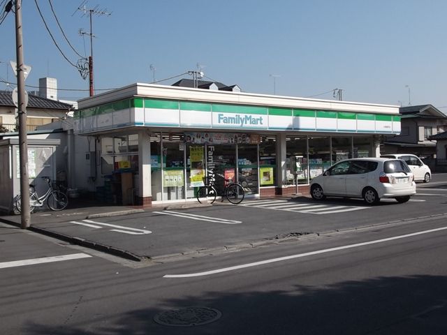 コンビニ　ファミリーマート（コンビニ）まで600m