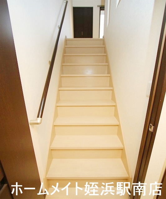 その他　★階段を上がってお部屋です★参考写真