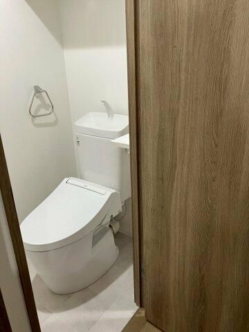 東武東上線 成増駅 徒歩10分 4階建 築1年のトイレ写真