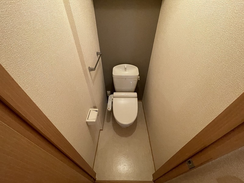 地下鉄千日前線 今里駅 徒歩9分 3階建 築16年のトイレ写真