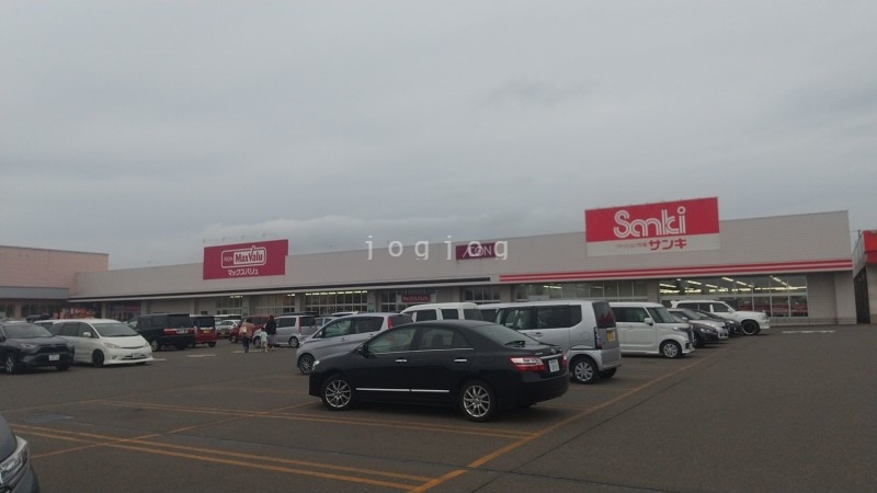 スーパー　マックスバリュ滝川店（スーパー）まで815m