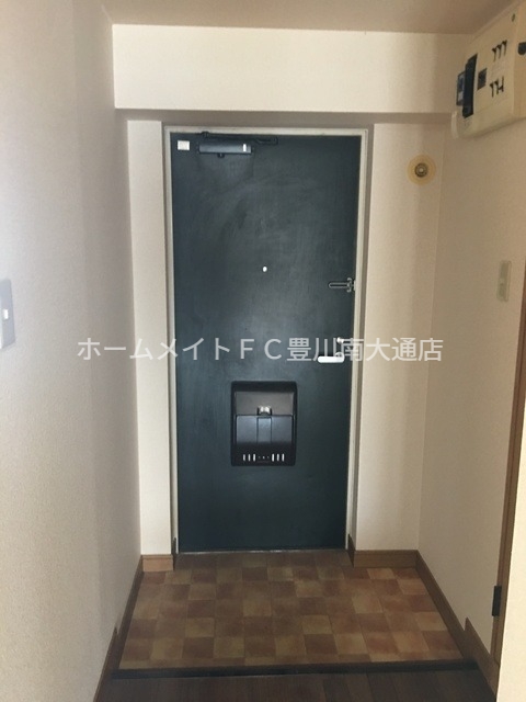 玄関　同型別部屋写真