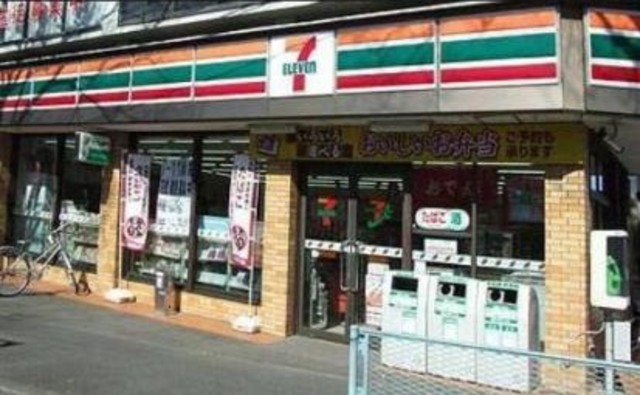 コンビニ　セブンイレブン文京湯島3丁目店（コンビニ）まで94m