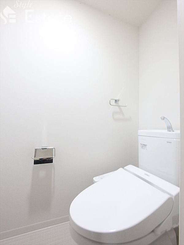 地下鉄東山線 本陣駅 徒歩2分 10階建 築10年のトイレ写真