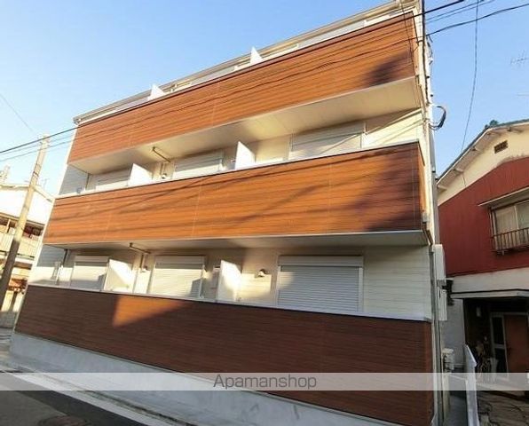 京急本線 生麦駅 徒歩8分 3階建 築8年の外観写真